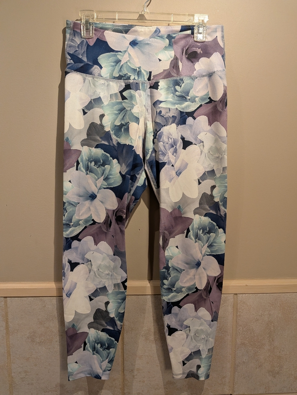 Old Navy Active, 7/8 Legging, Pastel Floral, Size L
